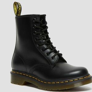 Dr. Martens 1460 WOMEN'S SMOOTH LEATHER LACE UP BOOTS black